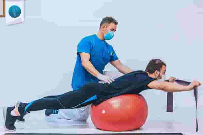 دكتور علاج طبيعي دكتور علاج طبيعي